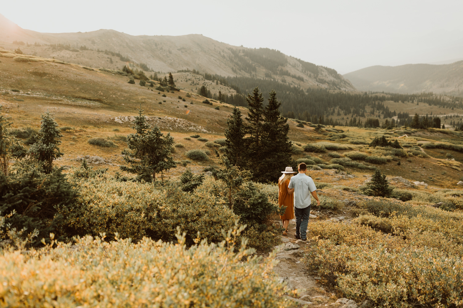 colorado-mountain-top-unposed-engagements-30.jpg