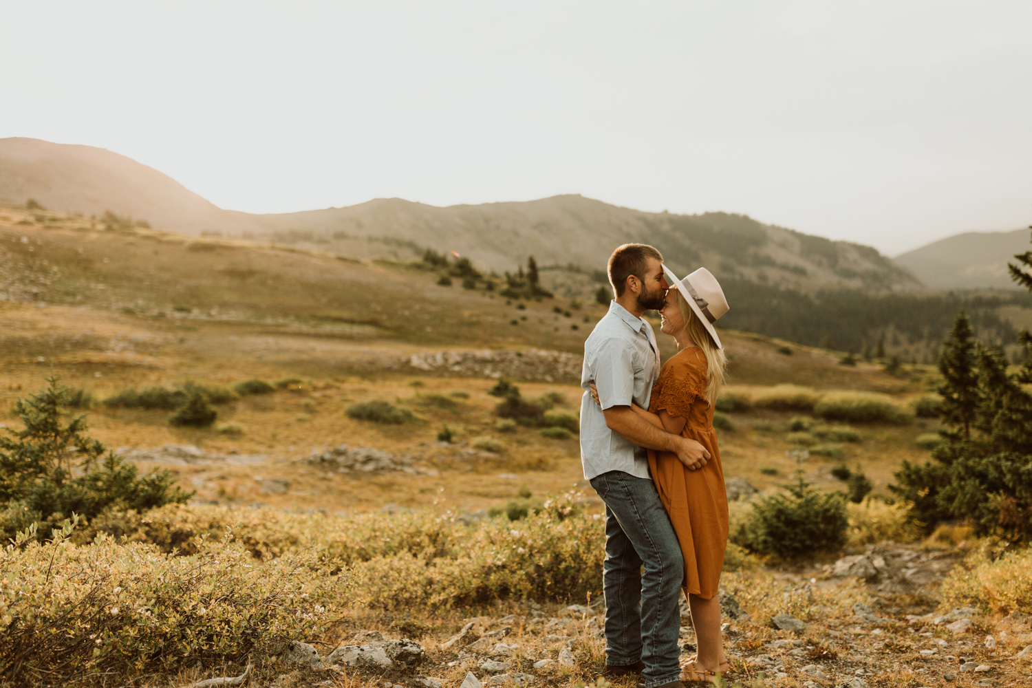 colorado-mountain-top-unposed-engagements-31.jpg