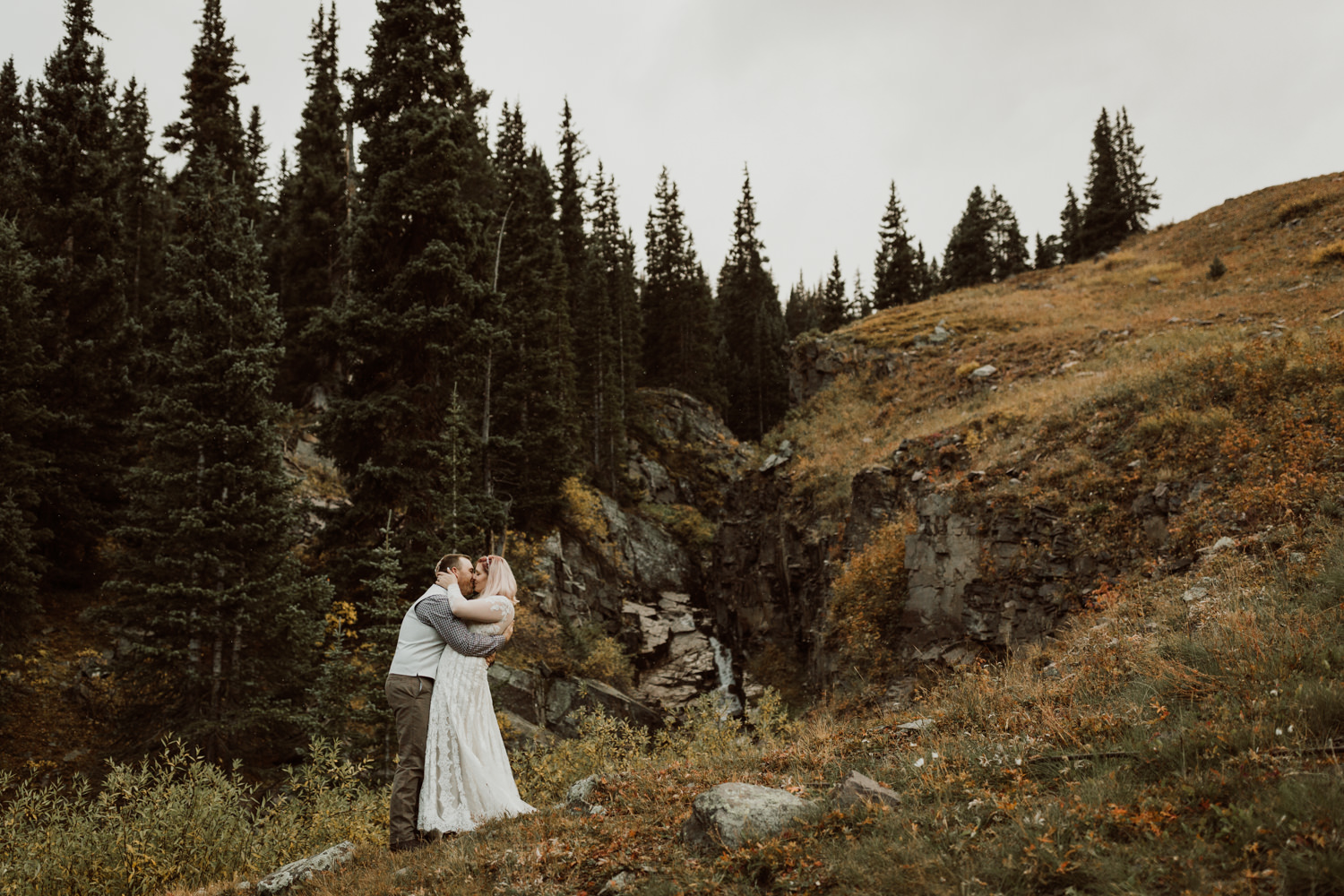 colorado-elopement-photographer-puente-cabin-64.jpg