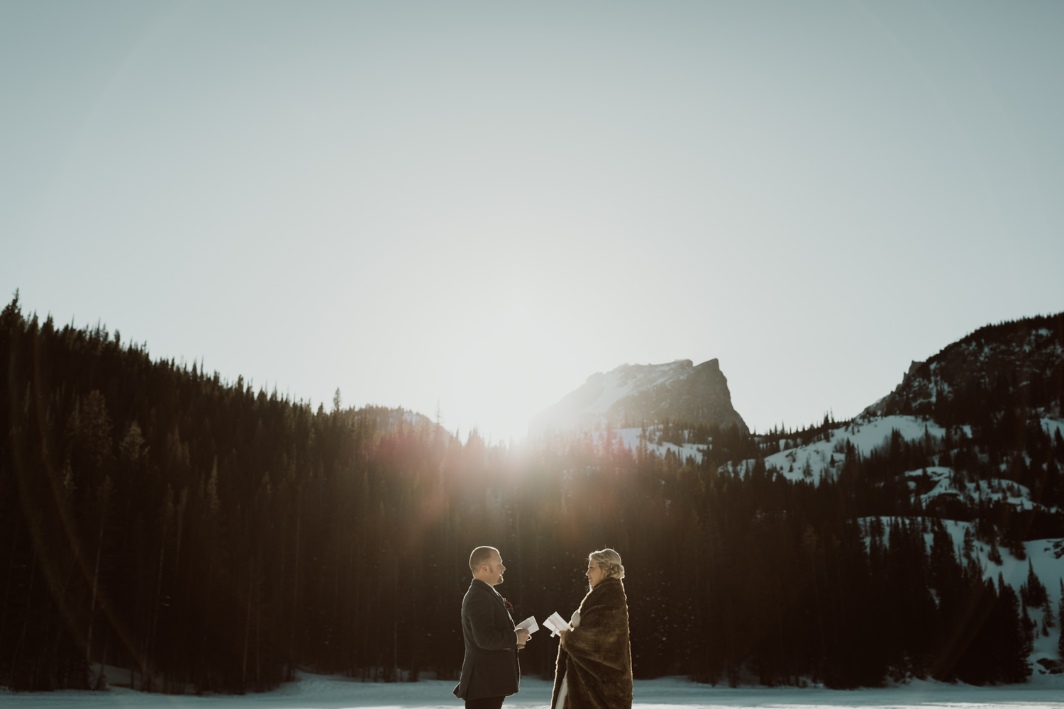 frozen-lake-colorado-elopement-photographer-3.jpg