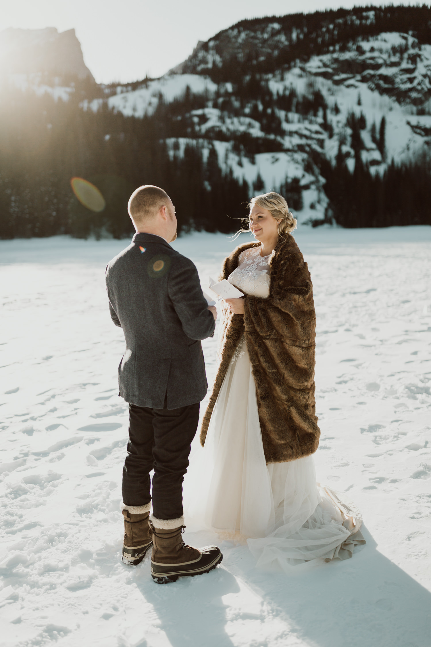 frozen-lake-colorado-elopement-photographer-7.jpg