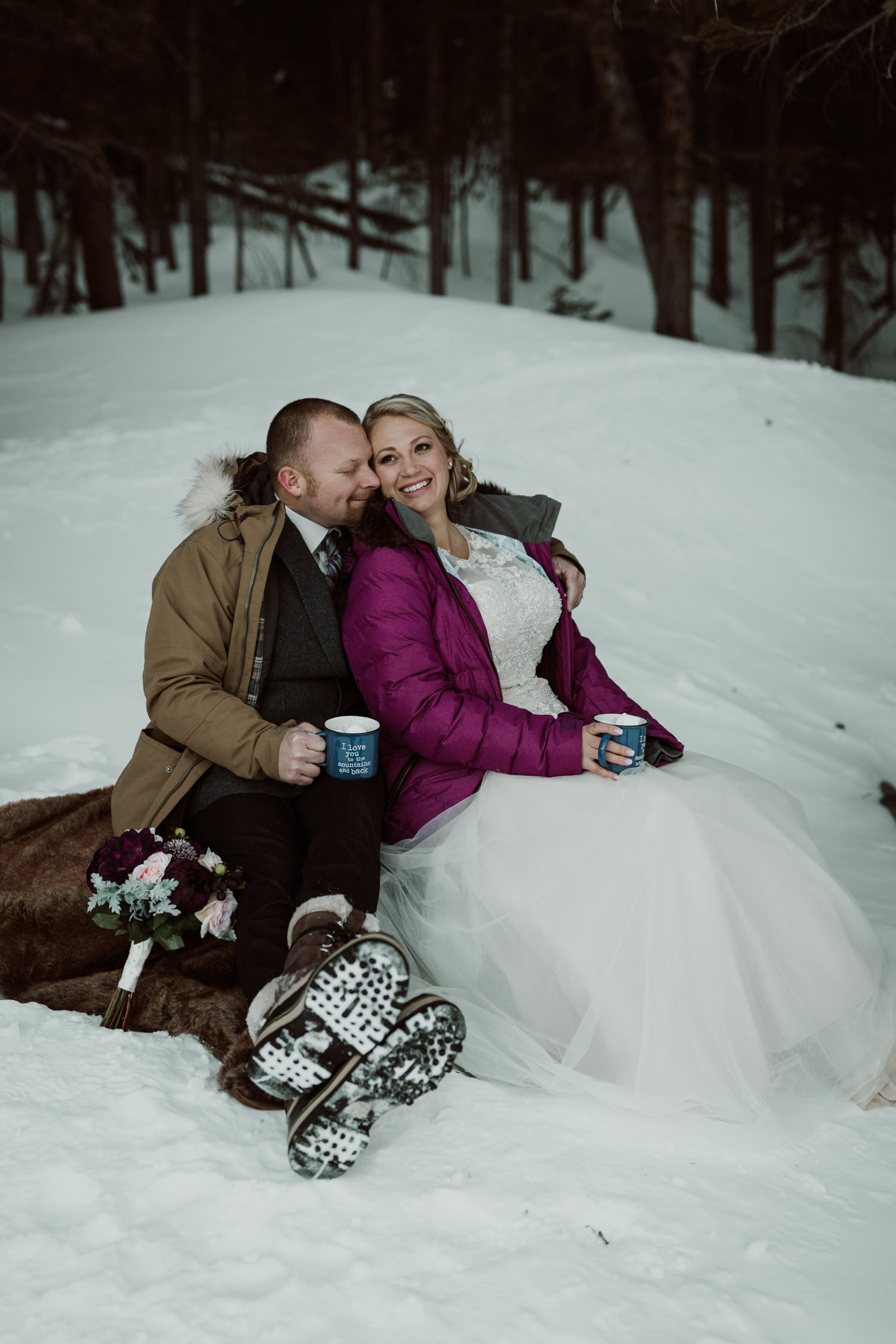 frozen-lake-colorado-elopement-photographer-16.jpg