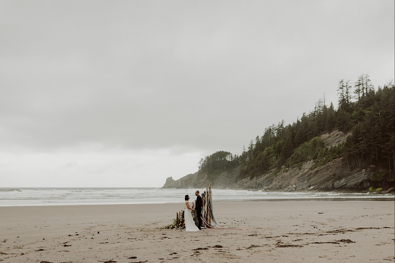 24_cedarandpines-short-sands-193_Wedding_Planner_SlowCult_PNW.jpg