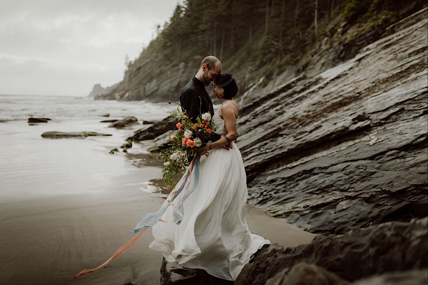 31_cedarandpines-short-sands-69_Oregon_Photographer_dream_Elopement.jpg