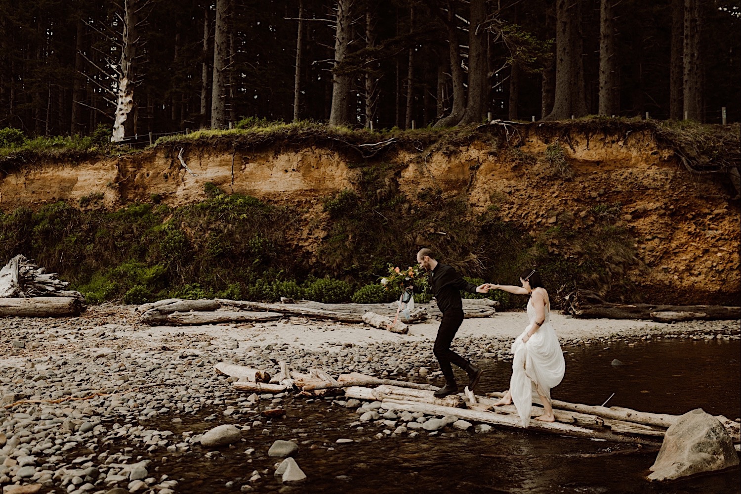 46_cedarandpines-short-sands-168_Elopement_Pacific_Beach_Northwest.jpg