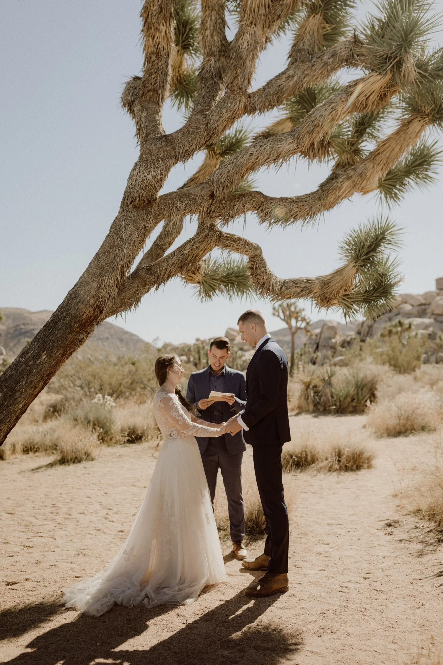 08_joshua-tree-national-park-elopement-10.jpg