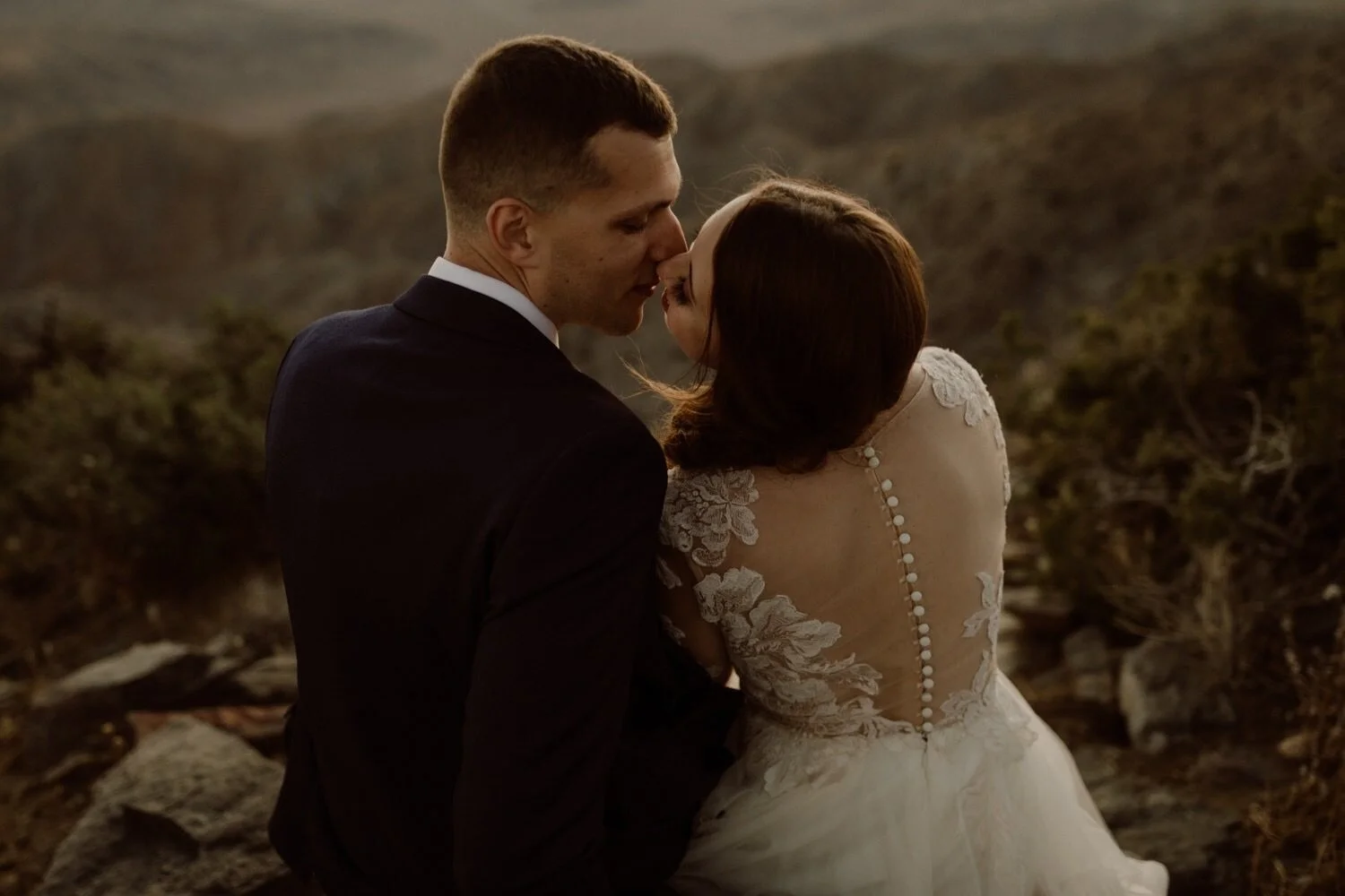 21_joshua-tree-national-park-elopement-27.jpg