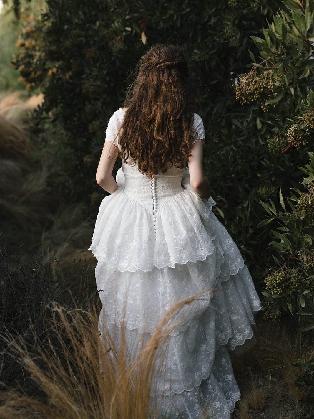 Hannah + Eric.

they filled their day with a series of vintage pieces, soft flowers, and tender moments with family. perfect for the dappled California light, and my film cameras.

@radiantloveevents 
@hannahhconnolly 
@eric_cannata 
@verdantcinema 
