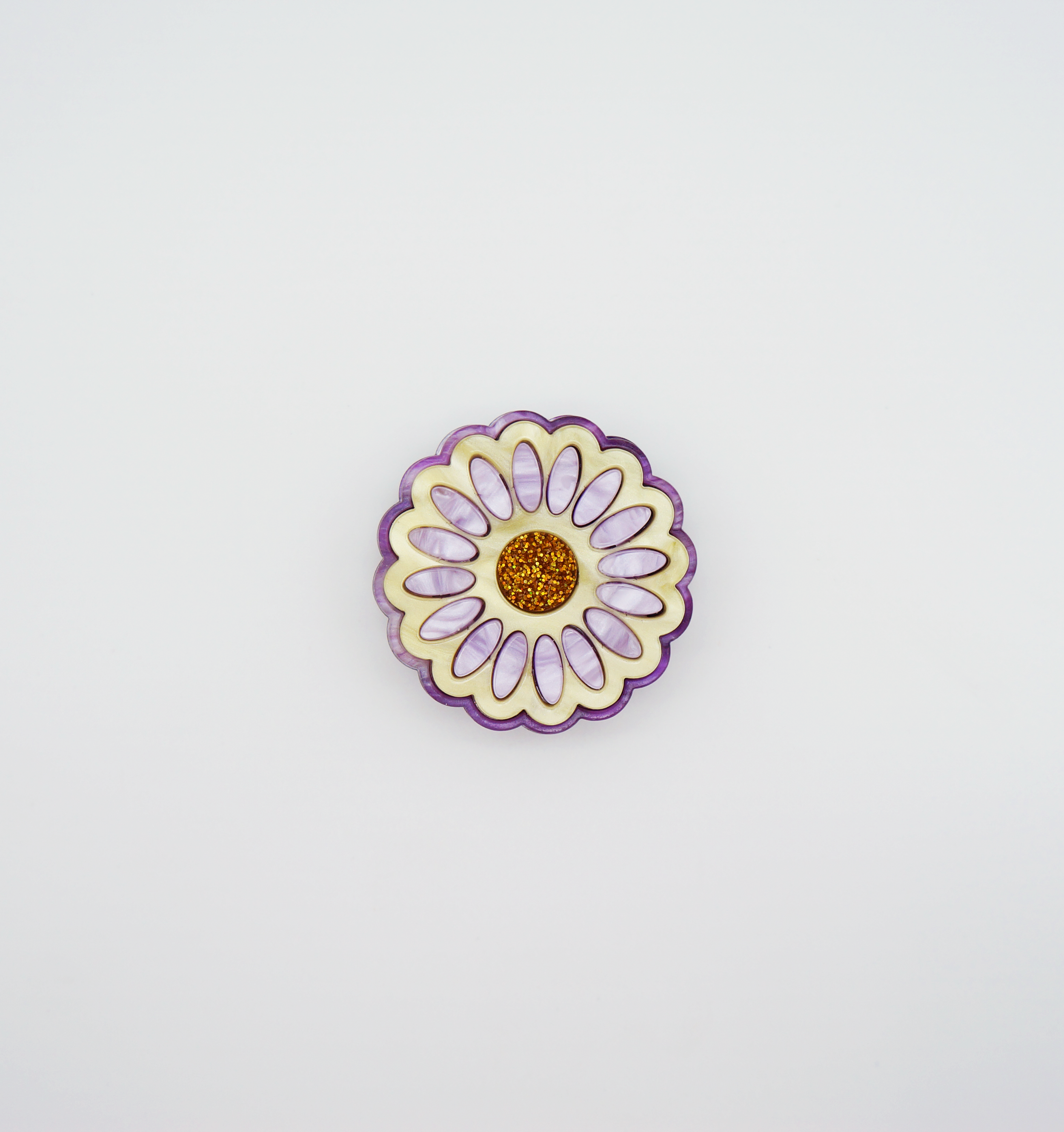 Daisy charm.png