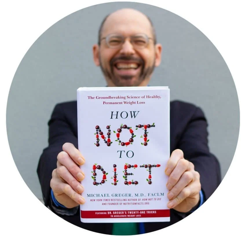 greger-holding-book_64866dfa.jpg