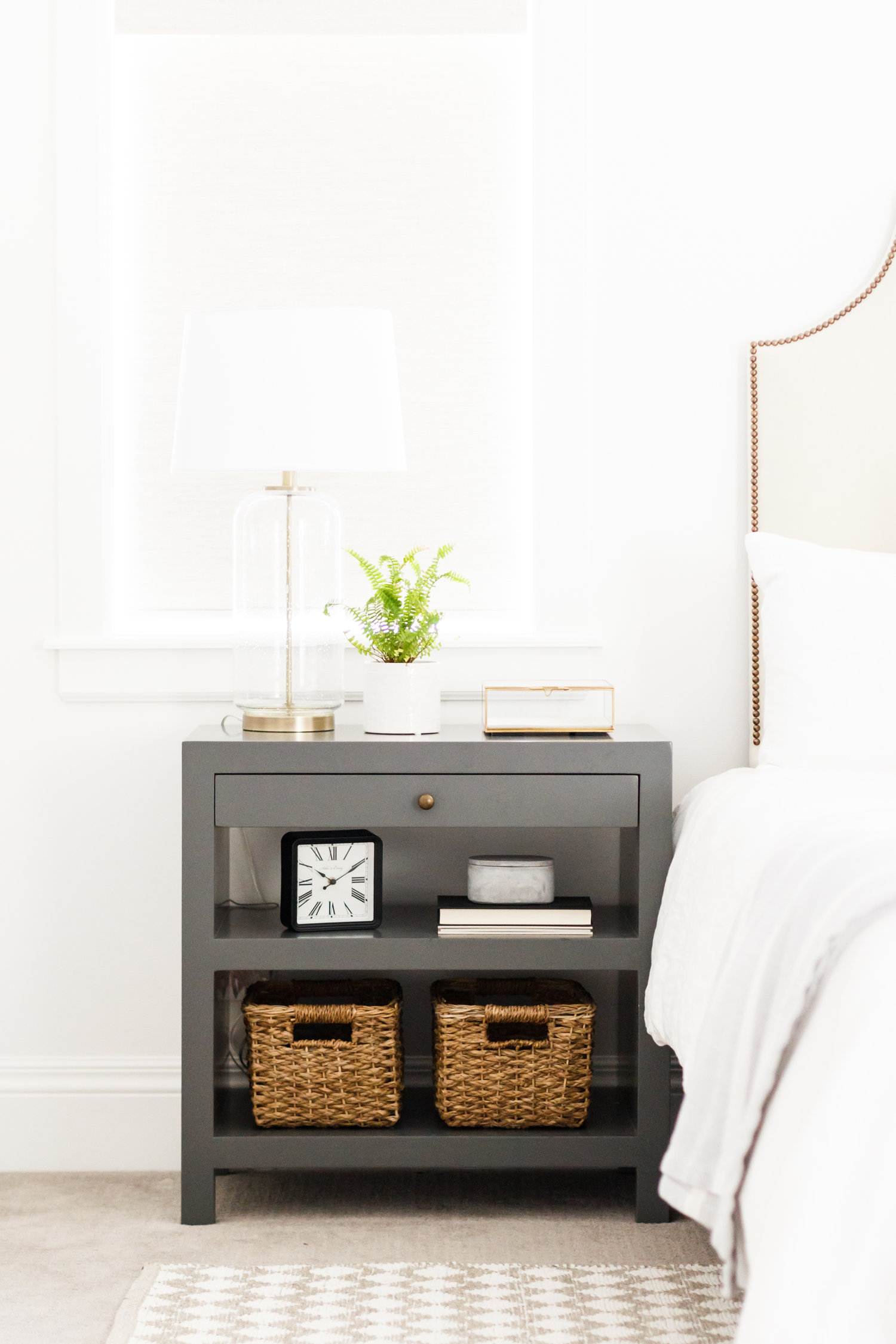 The embellishments on this bed are literally brass tacks. We are crushing hard on the supremely restrained use of brass in this bedroom. From the bed tacks to the bedside table drawer knob to the lamp base, everything has been well thought-through and delivered with intention. #love