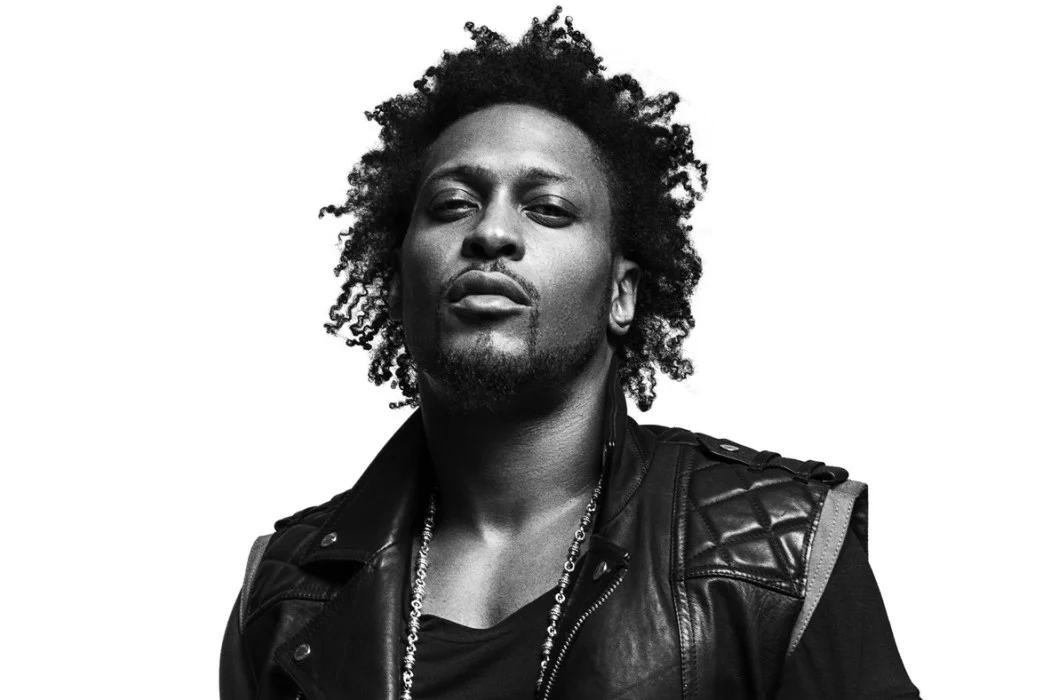 D’ANGELO’S “UNSHAKEN” IS THE GUARDED KNOCK ON A HIDDEN DOOR 