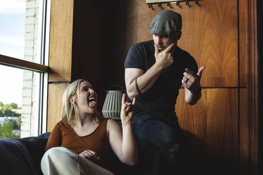 PREMIERE: SYDNEY FRANKLIN & LUKE JAMES SHAFFER’S “BLOOD IN THE WATER” SWELLS WITH HEARTACHE IN HARMONY