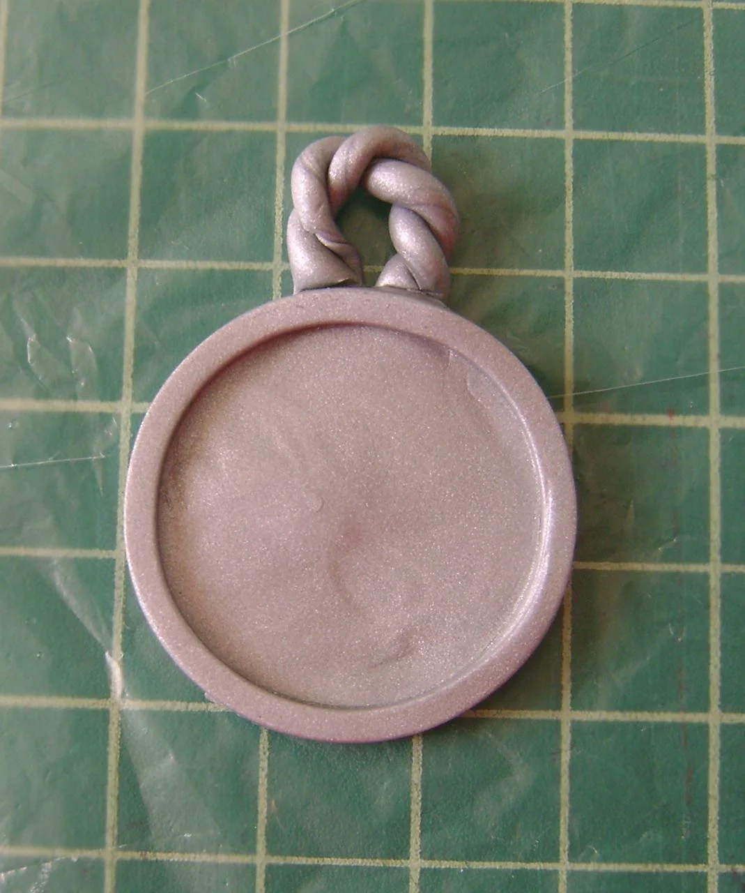 step 6 -Press the cut ends to the back of the casing edge.