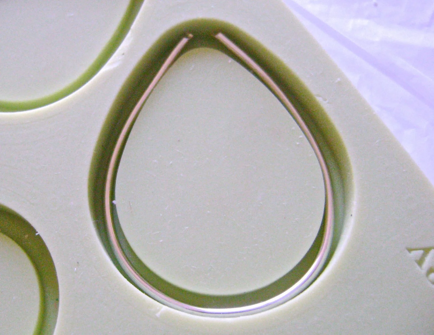 step 10 - Wrap a piece of 16 gauge wire around the inside of the teardrop mold cutting it to fit and allowing a small gap between the top ends. The wire must be flat to lay correctly on the finished mold. Manipulate the wire as needed.