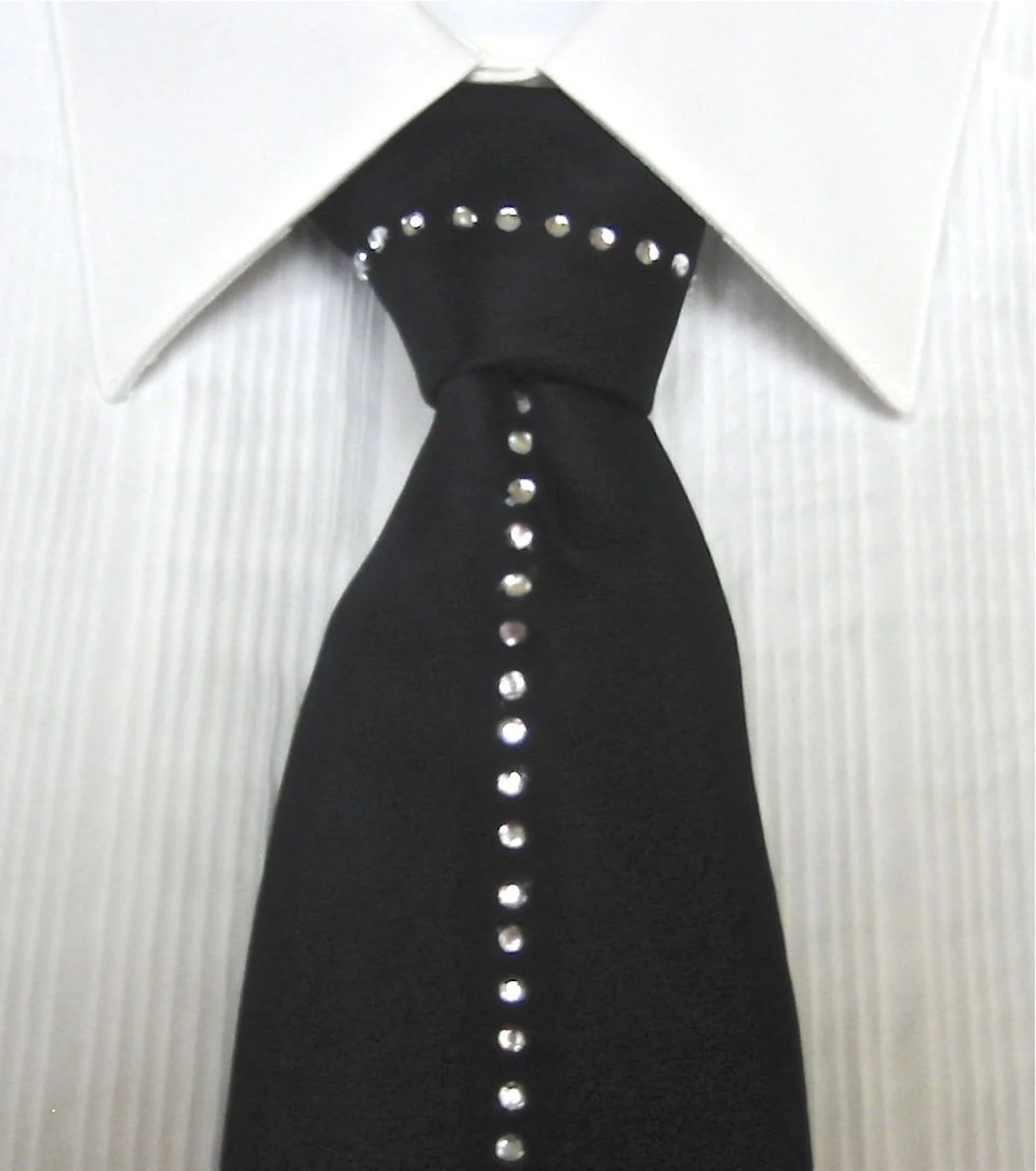 The finished wrap measures 26” by 70” and requires 2 yards of fabric.