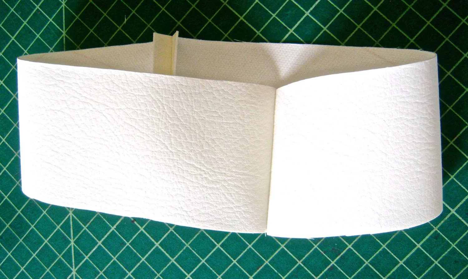 step 7 - Facing Apply fusible interfacing to purse facings. Sew facings with right sides together. Press the seams open.