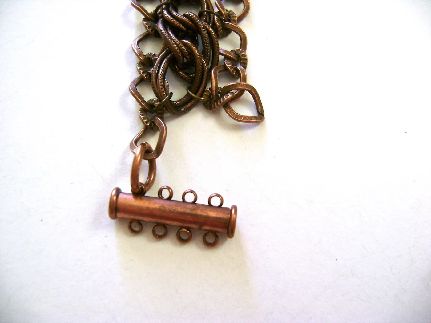 step 3 - Connect the ring to one of the smaller chain ends. Connect the other small chain end in the same way. 