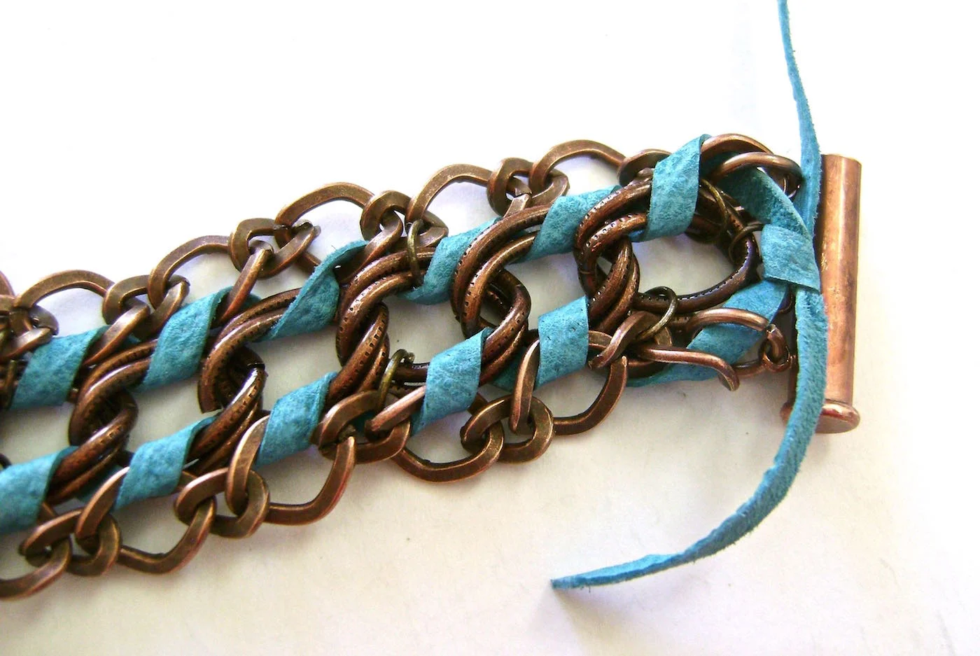 step 6 - When you return to where you started, tie the lace ends together.