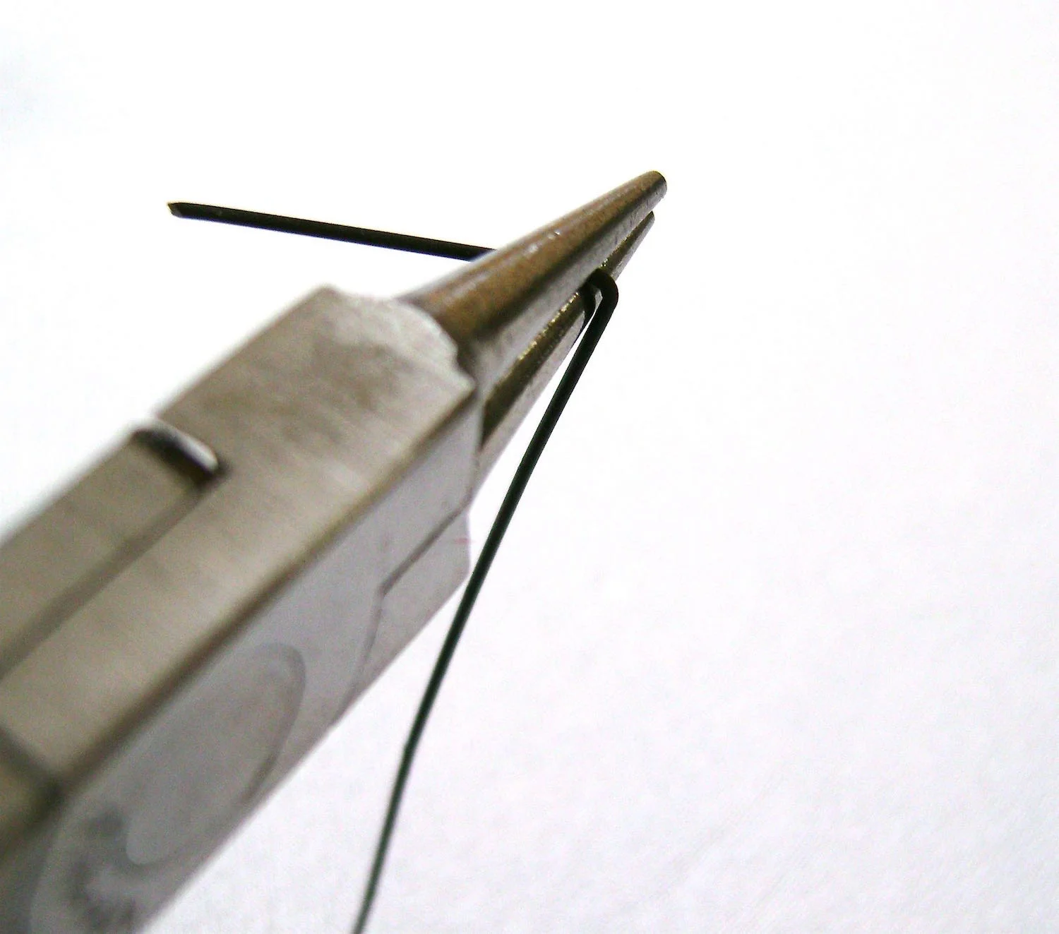 step 13 - Place the round nose pliers in the angle.