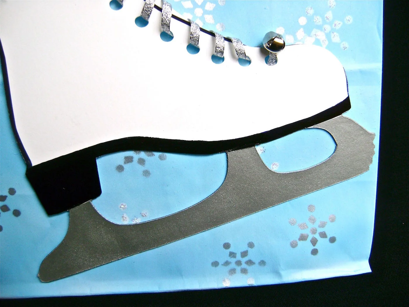 step 11 - ASSEMBLY Bond the skate to the bag at an angle using the glue. Only the center of the skate needs to be attached to the bag to keep it from shifting.