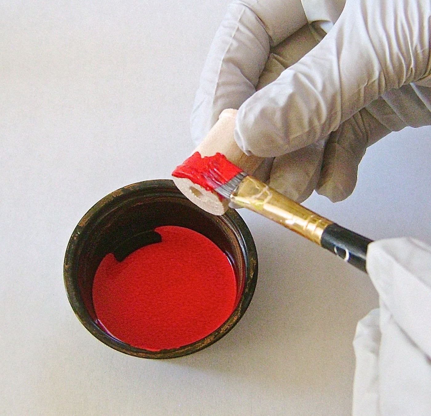 step 1 - Paint the tops and bottoms of the spools with red craft paint.