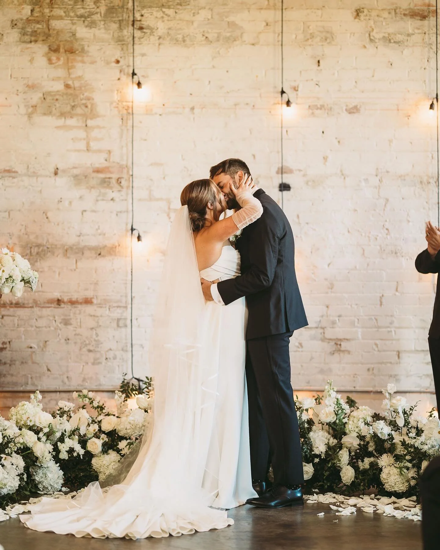 It&rsquo;s wedding season! 🍂🤍

#dallaswedding #dallasweddingplanners #dallasevents #brakeandclutchwarehouse #weddings #weddingpros #event #dallastexas #bride #groom #warehousewedding #weddingvenue #weddingvenuedallas #eventvenuedallas #fall #weddin