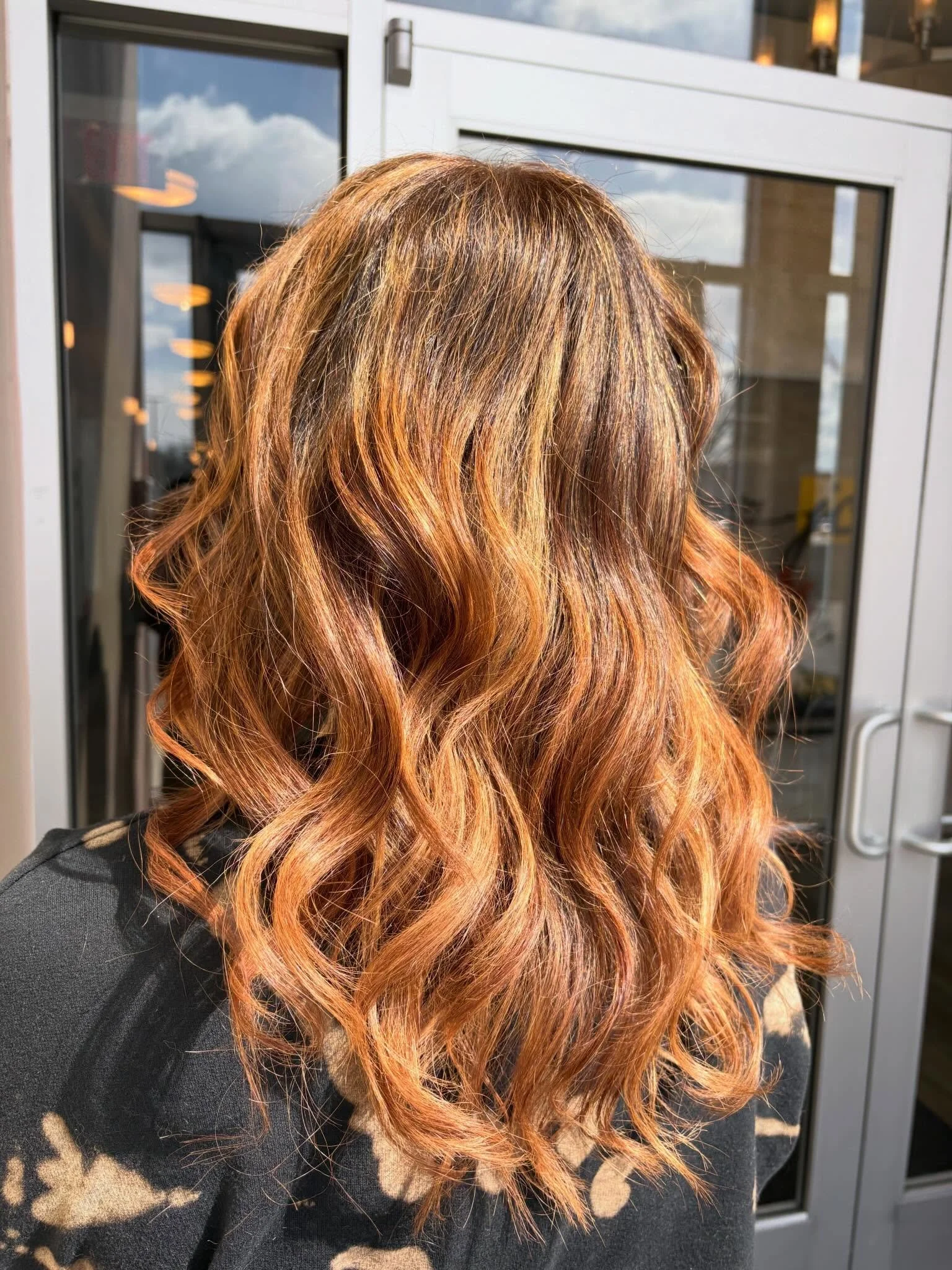 Lighter + Brighter 🫦 🔥 a lil vibe switch up never hurt nobodyyyyy 

Obsessed with how this came out and likeeee cannn you evennn on that dimension?!

You should be next!!! I&rsquo;d love to do your hair. Send me a message to consult and say heyyyyy