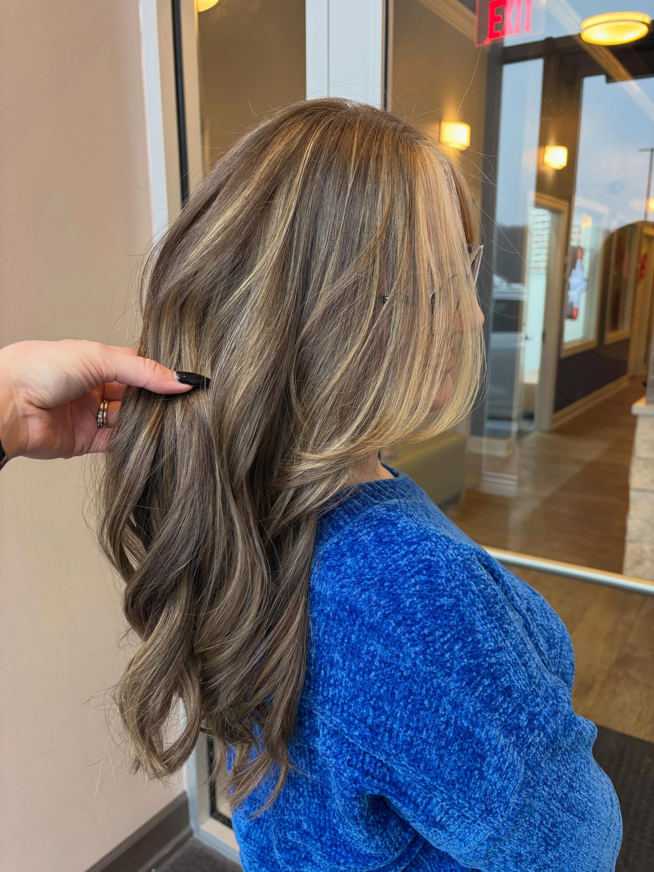 Lived in blonde 🌻  we loveee to spice it up and add a lil something something while still maintaining an easy grow out. slaaaayyyyed. 

I&rsquo;d love to spruce ya up. Come hang in my chair while i do your hair 🖤 Send me a message or check out the 