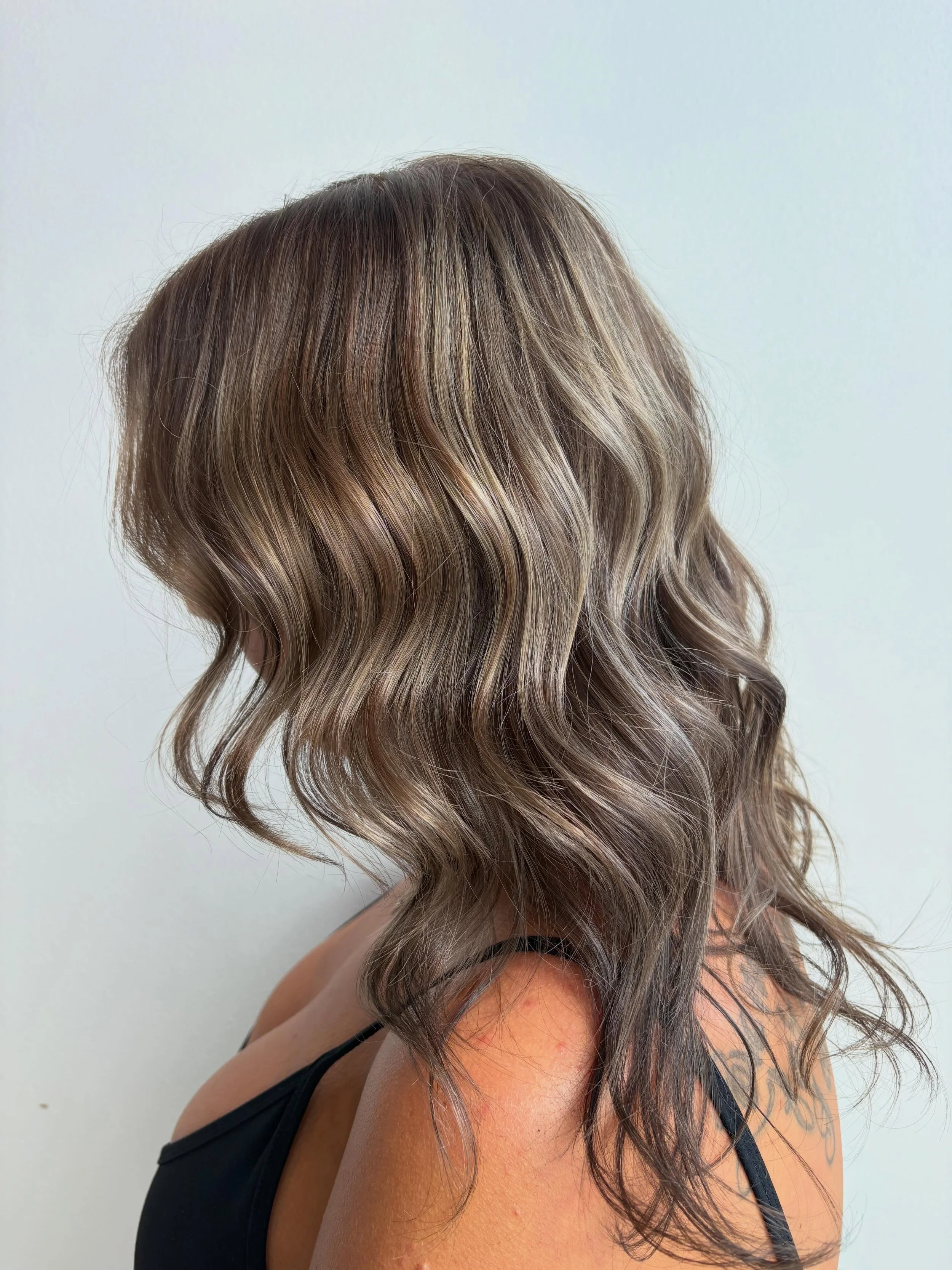 Bronde baddies whereeee u atttt🤤 

added mostly lowlights to create more depth and a few highlights to create the perf balance of bronde 🧘🏻&zwj;♀️ 

you should be next!! i&rsquo;d love to do your hair. send me a message if you have any ideas you w