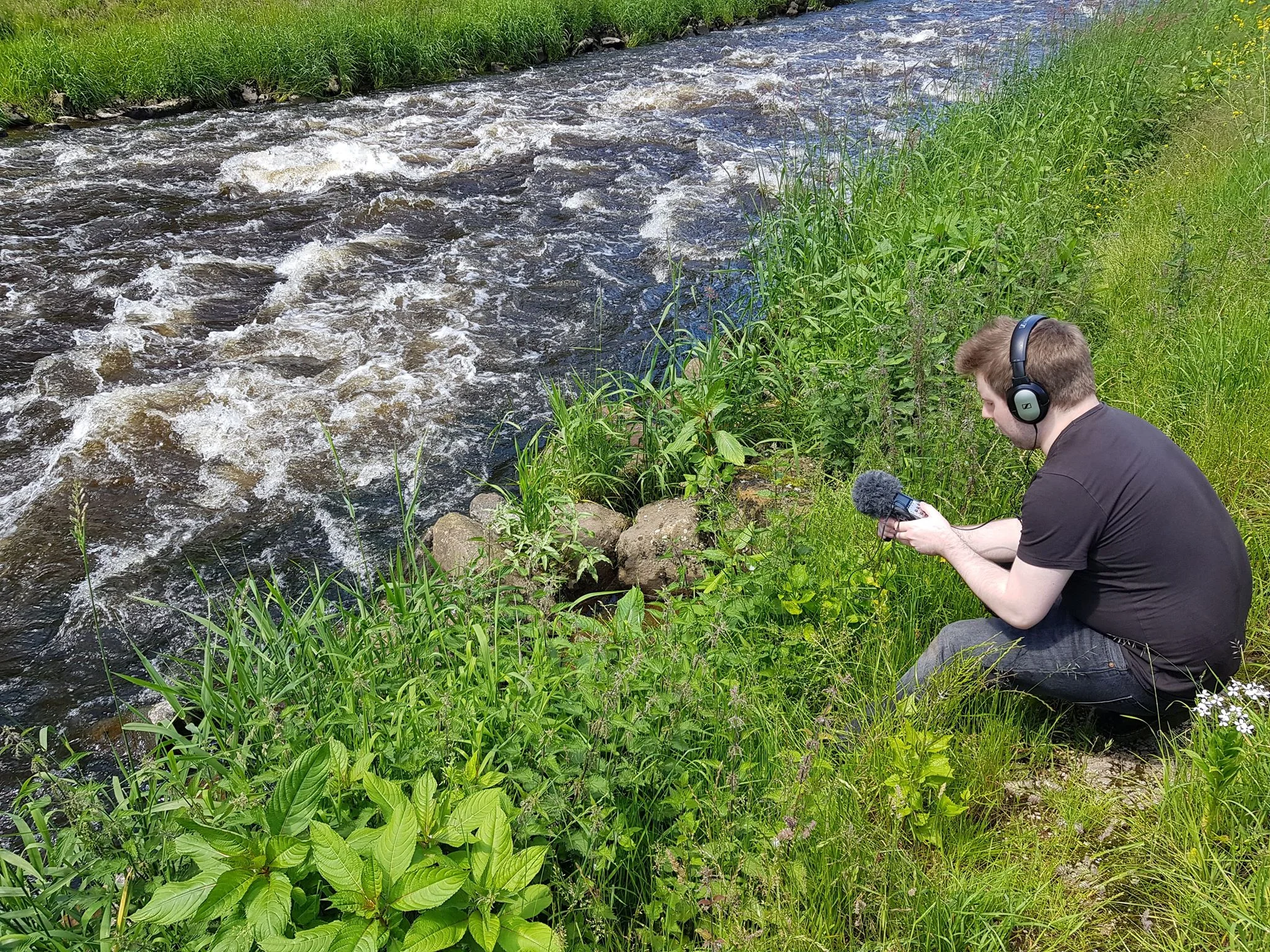 The River Mersey is right next to the nature reserve, so we stopped to capture some good water ambiences from it.