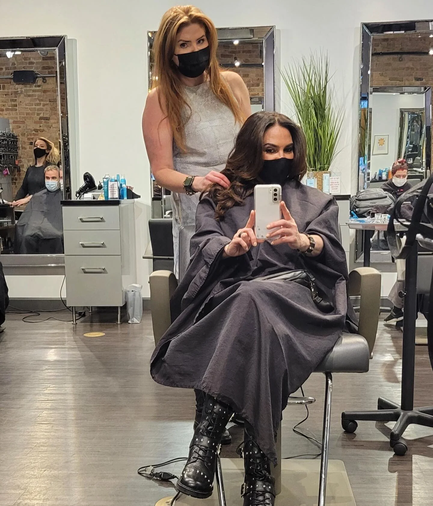 Behind the chair 💄 

#blowout #avedasalon #behindthechair #glamour #curls