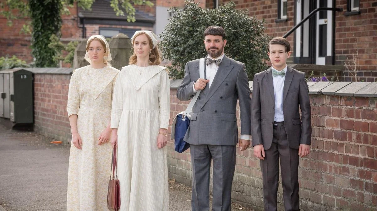 EVERYONE ELSE BURNS S2 -IMAGE 2 (1).jpg