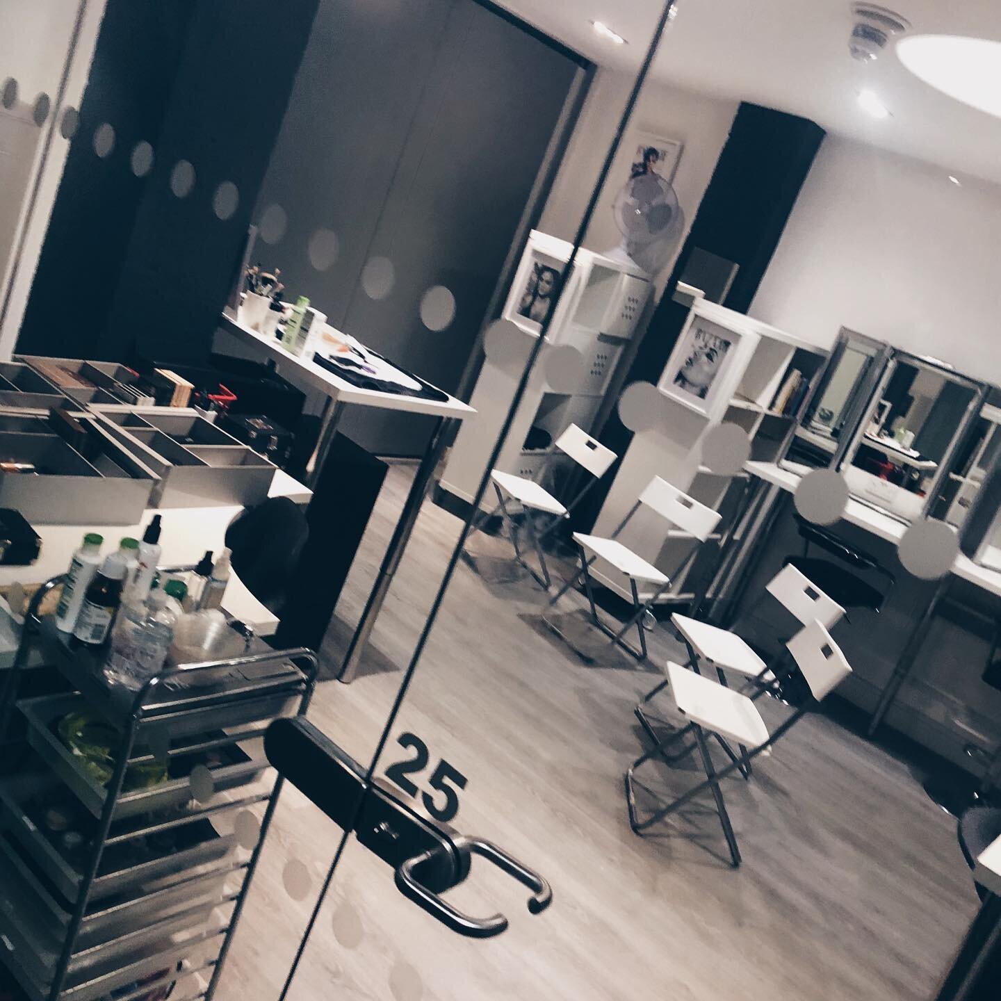 𝕆𝕦𝕣  lovely studio ready for short course tomorrow ... Are you ready to join our Ella community ?✨✨✨#makeupcollege
⠀⠀⠀⠀⠀⠀⠀⠀⠀
⠀⠀⠀⠀⠀⠀⠀⠀⠀
⠀⠀⠀⠀⠀⠀⠀⠀⠀
⠀⠀⠀⠀⠀⠀⠀⠀⠀
⠀⠀⠀⠀⠀⠀⠀⠀⠀
⠀⠀⠀⠀⠀⠀⠀⠀⠀
⠀⠀⠀⠀⠀⠀⠀⠀⠀
⠀⠀⠀⠀⠀⠀⠀⠀⠀
⠀⠀⠀⠀⠀⠀⠀⠀⠀
⠀⠀⠀⠀⠀⠀⠀⠀⠀
#makeupliverpool #makeupartistli