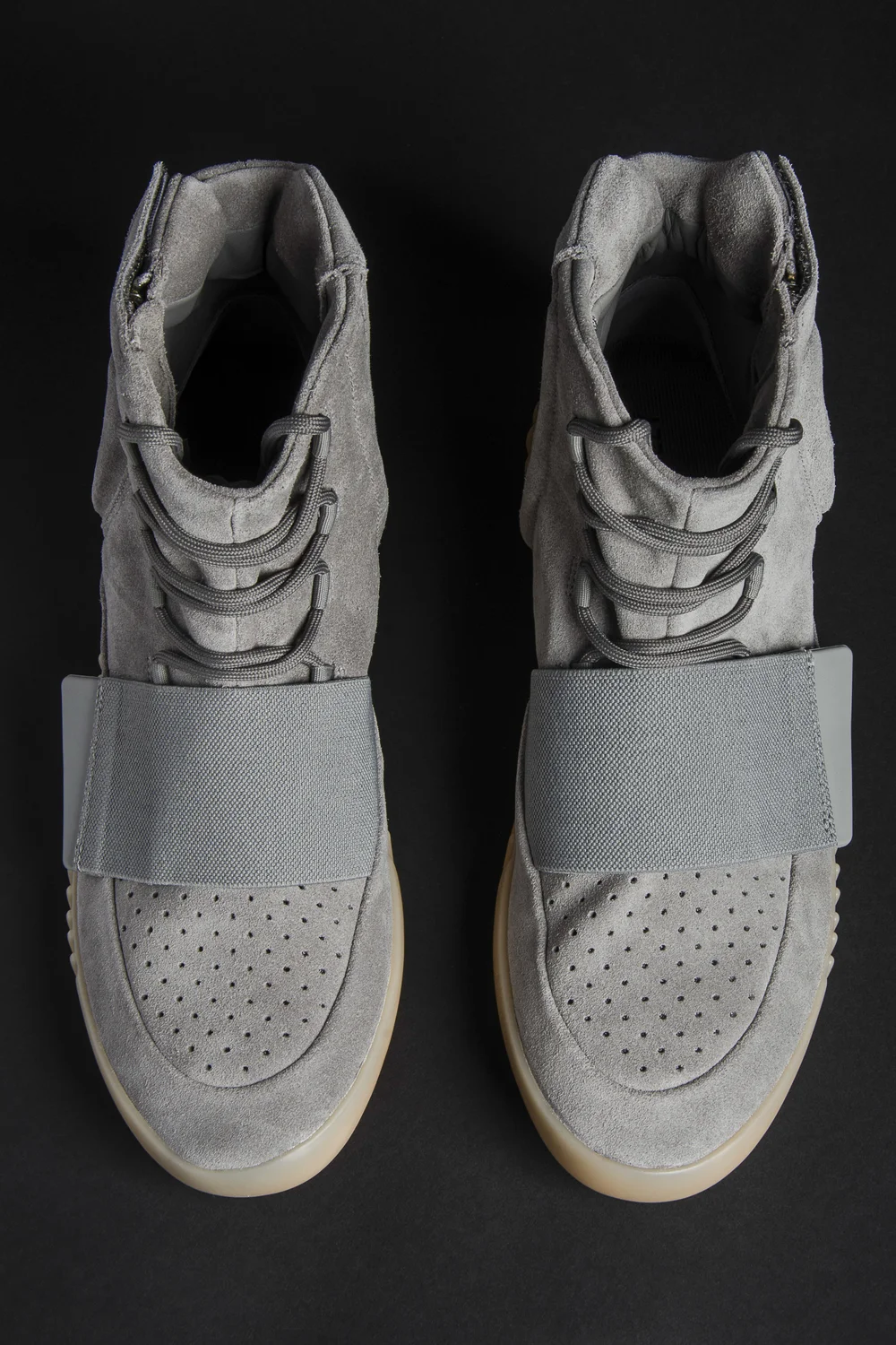 YEEZY 750 BOOST 'GLOW IN THE DARK' — STRIPE CENTER
