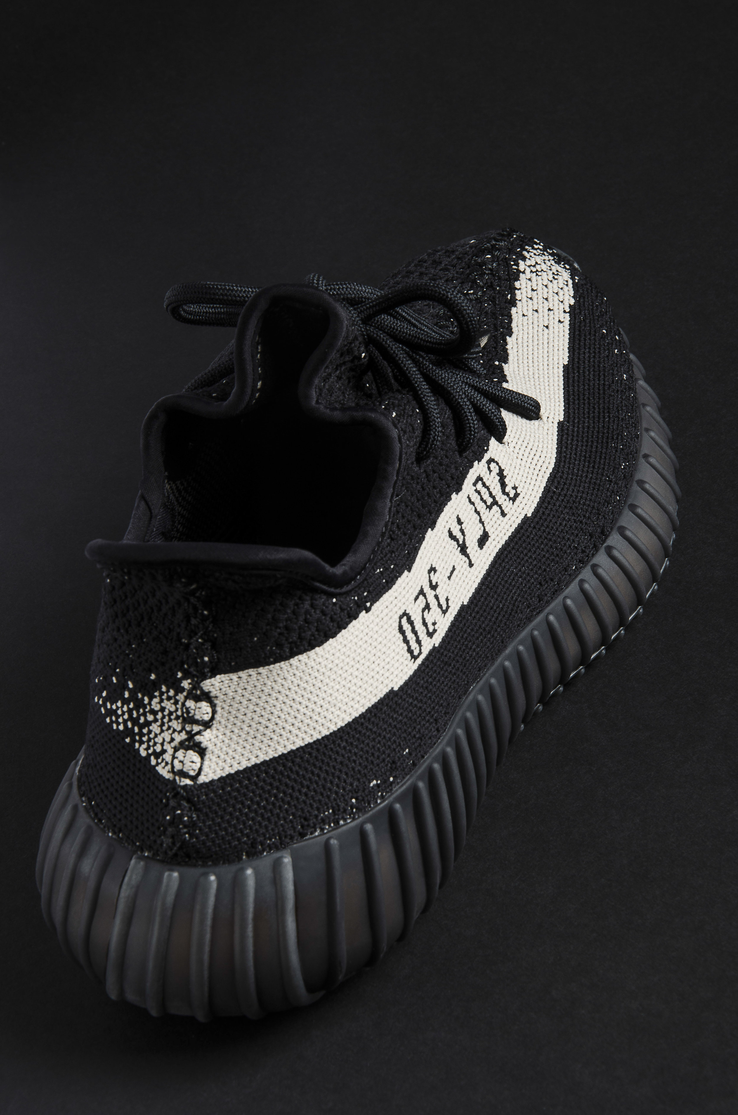 black with white stripe yeezy