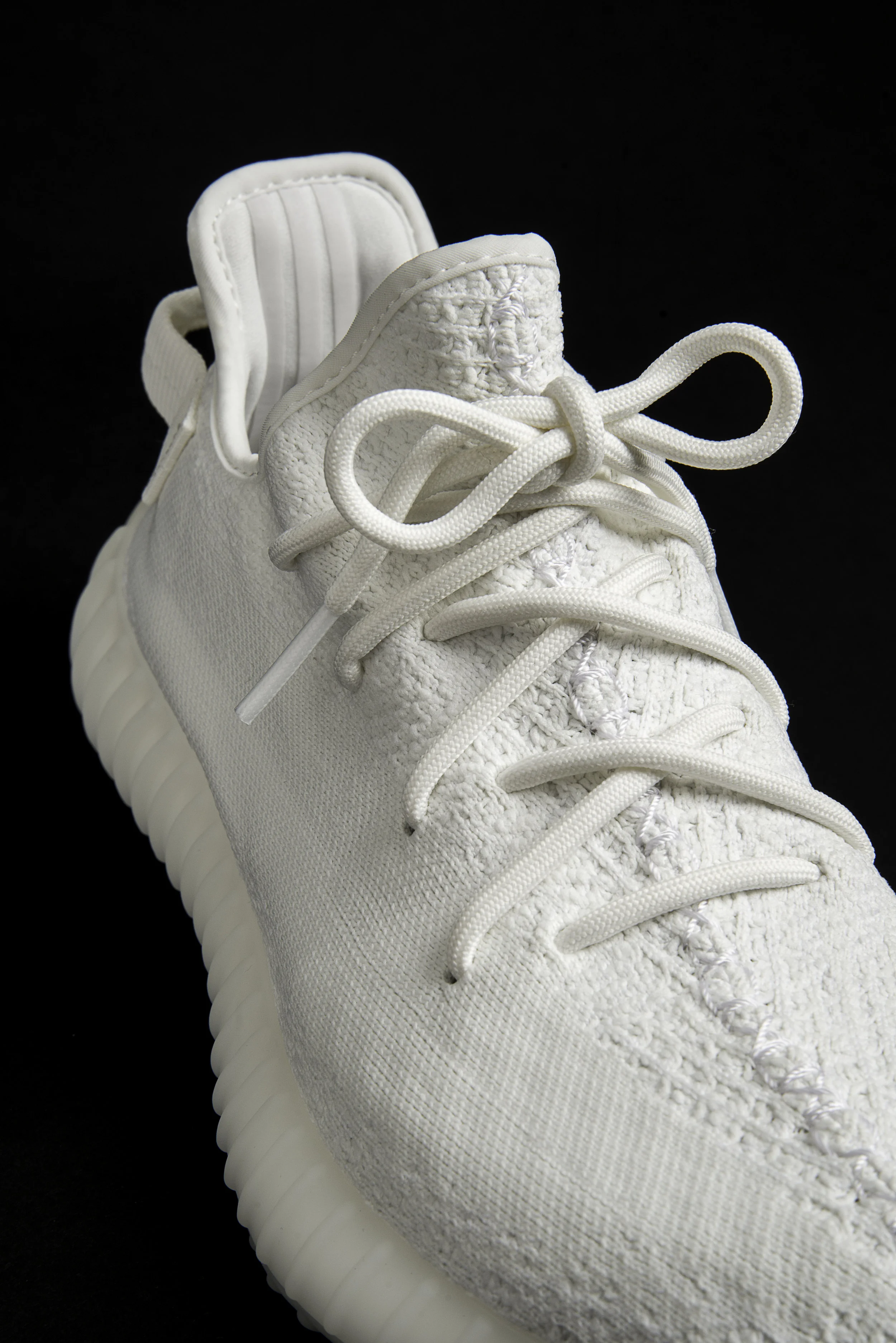 YEEZY — STRIPE CENTER