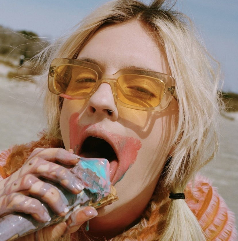 Buzzing Daily: Liza Anne - "Desire"