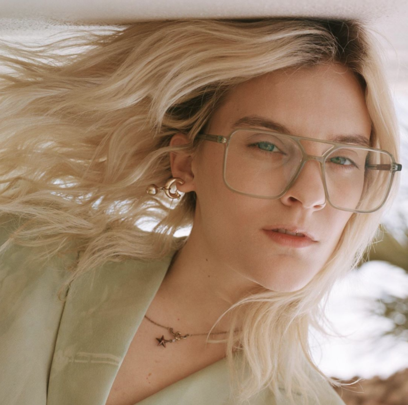 Buzzing Daily: Liza Anne - "Bad Vacation"