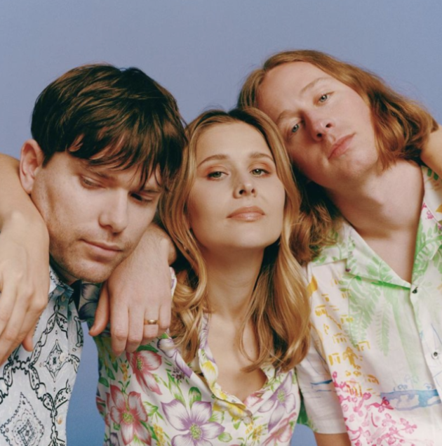 Buzzing Daily: Middle Kids - "Questions" 