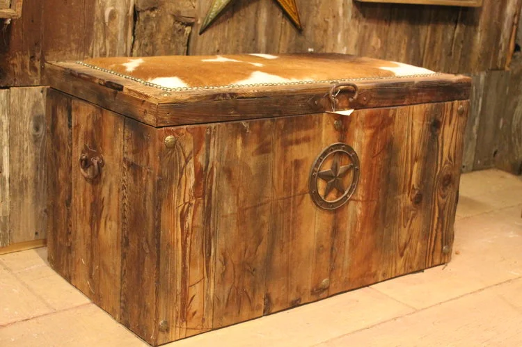 Rustic Lonestar Trunk with Cowhide Cushioned Top.JPG