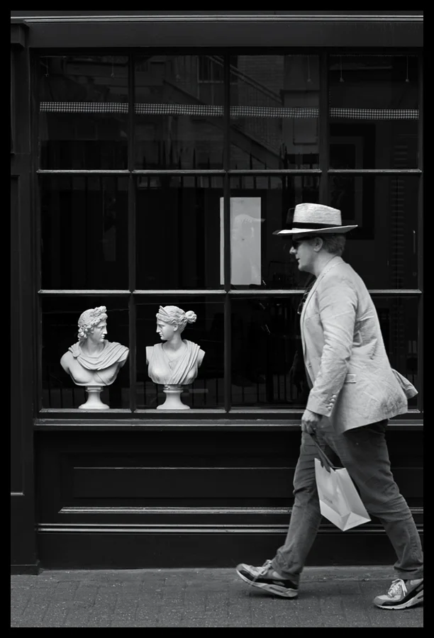 Bust(ling) Home - Nikon 80mm f5.6 1/320sec ISO 800