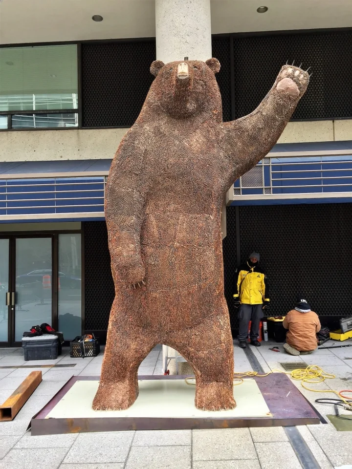 Mr. and Mrs. Ferguson, “Ursa Major” (2016) (photo by the author for Hyperallergic)