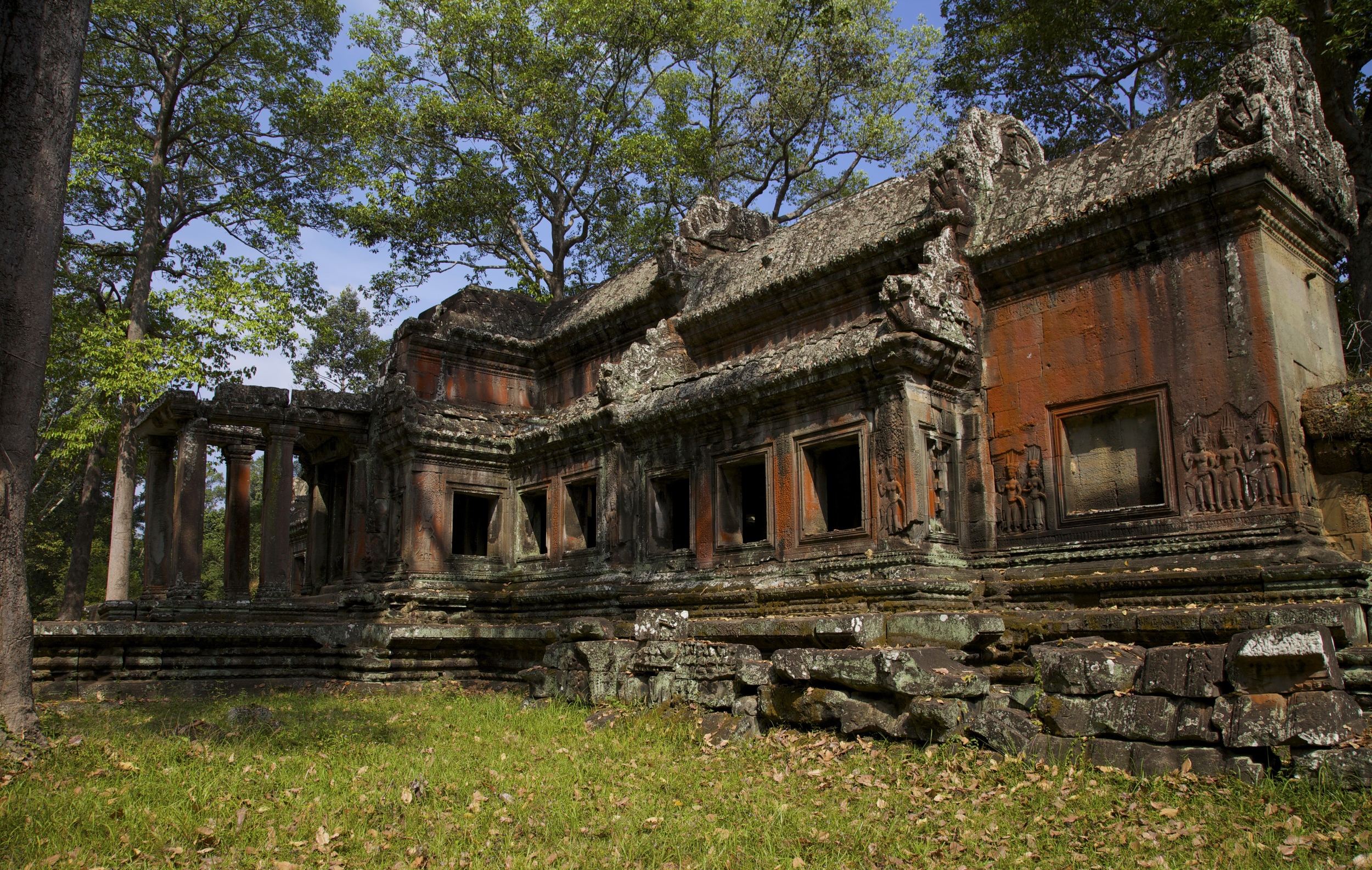 IMG_3386 - Version 2 Angkor Wat west Gate 2 copy.jpg