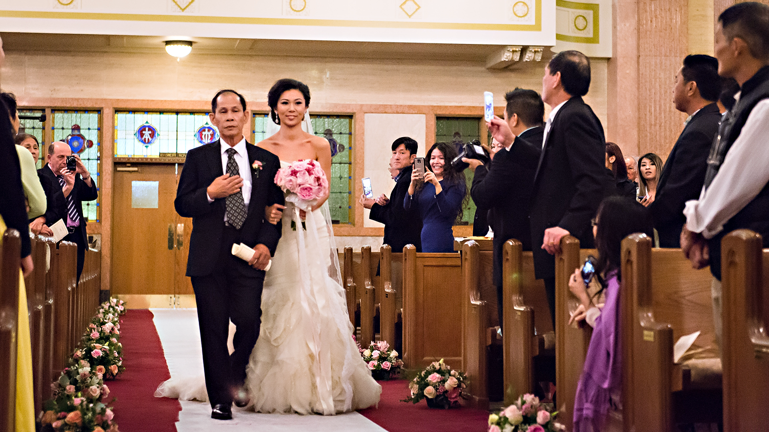 All the electronic devices can be avoided with an unplugged wedding.