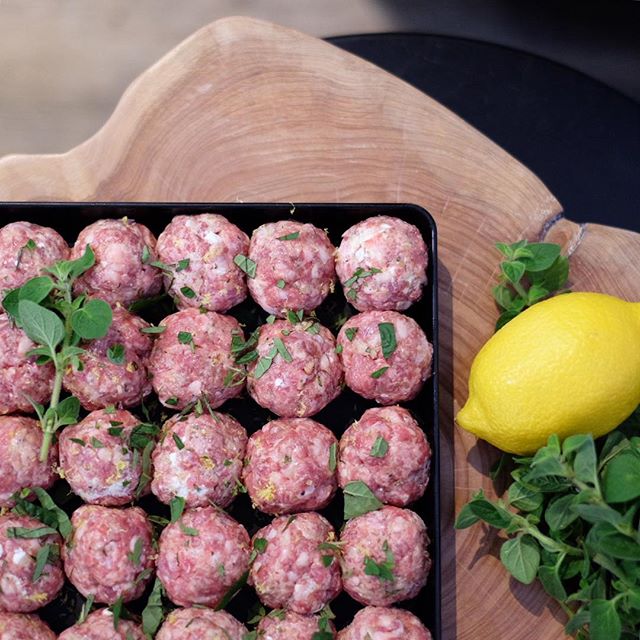 Loving these beautiful autumn days and changing up the menu... ☀️ 🍂 Fresh in store today are these delish lamb and feta meatballs for an easy mid week meal!