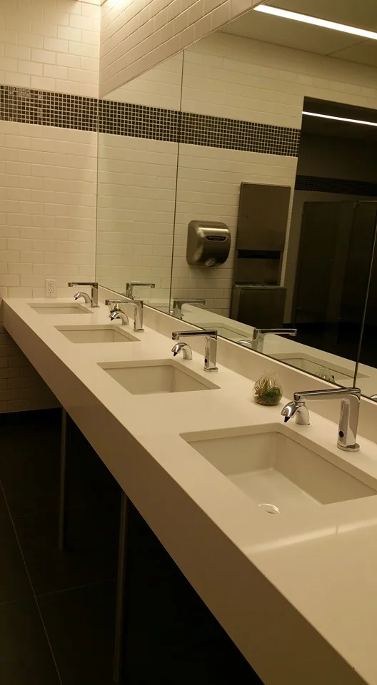 bathroomwhite.jpg