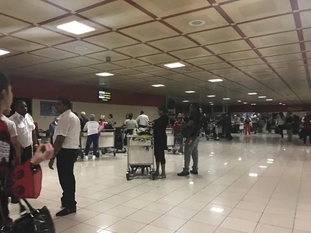As I waited for my ride at the airport I noticed 40min after we got to baggage claim the belt hadn't even turned on. I left before it began to roll out luggage. 