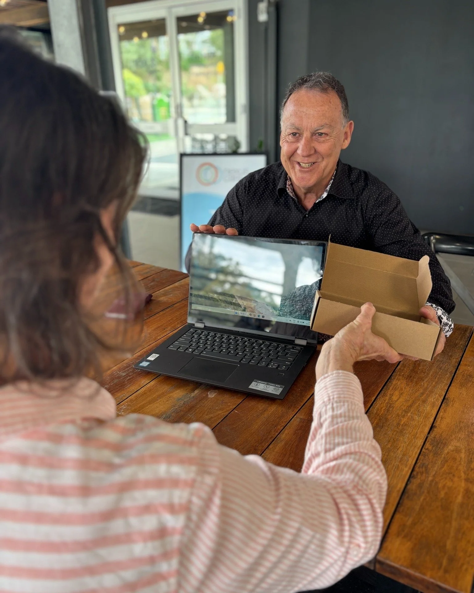 One of the biggest challenges in finding work can simply be having access to the right tools, like a phone or laptop, to even begin the application process. Without them, searching for jobs, writing cover letters, or creating a CV becomes incredibly 