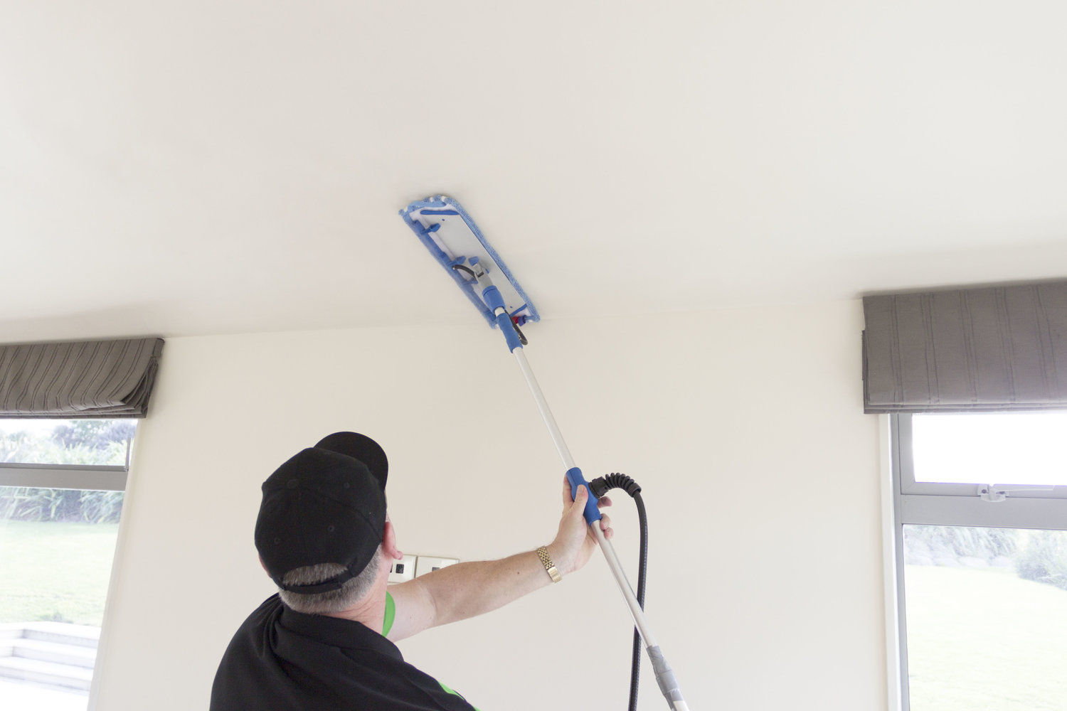 How to Clean Walls with a Steam Cleaner 